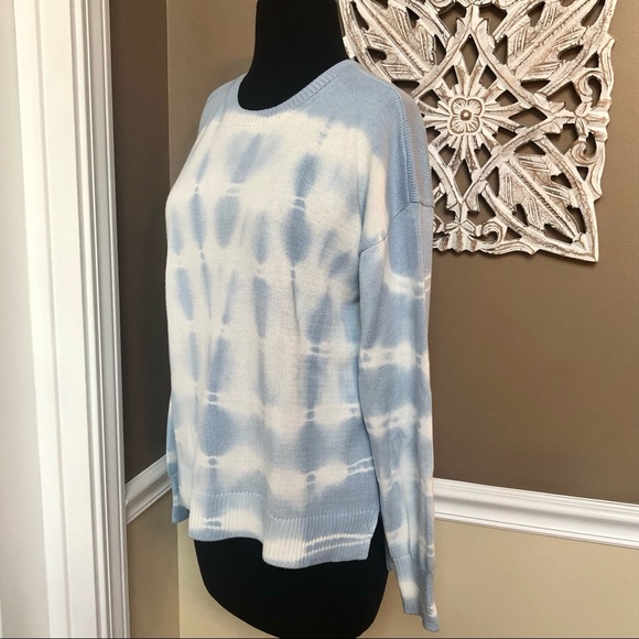 ⭐️ Design History Blue & White Tie Dye Sweater - Size MEDIUM - Picture 2 of 8